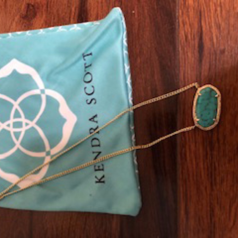 Kendra Scott necklace